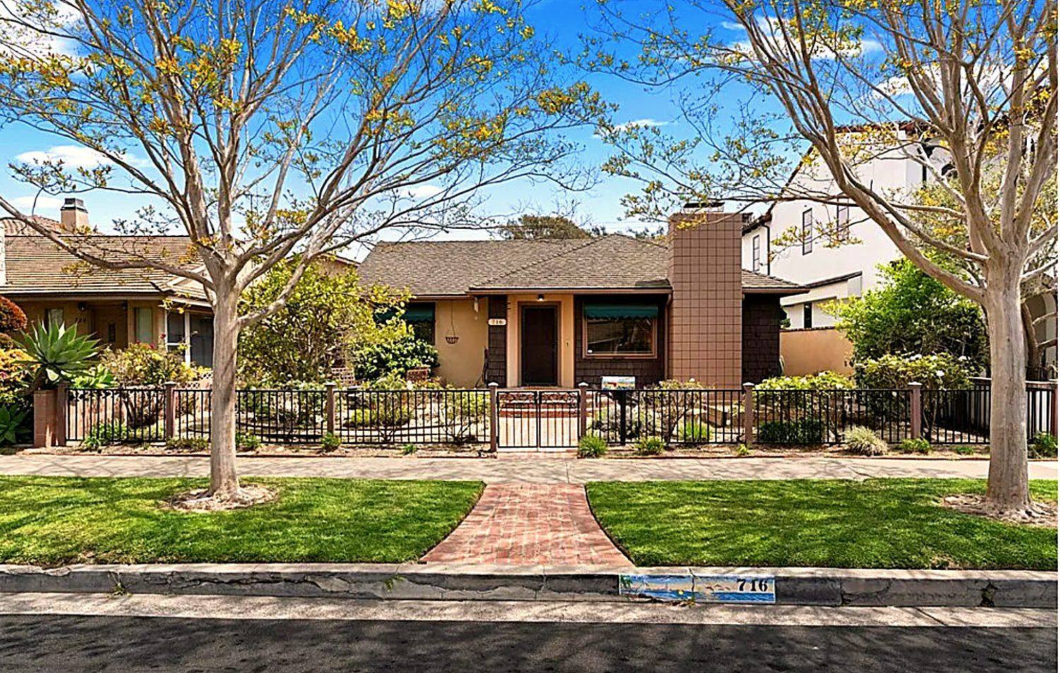 716 13th Street — the beach cottage behind its gated front garden