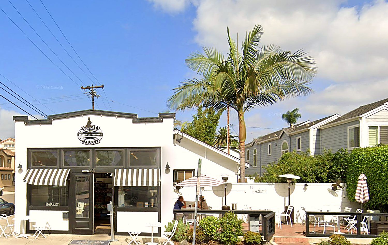 Corner market and bakery nearby