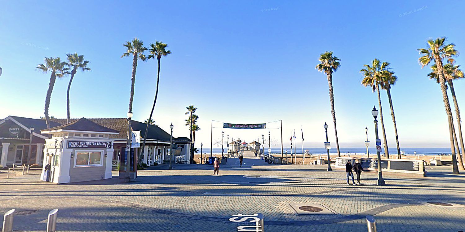 Huntington Beach pier and the Pacific